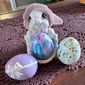 Vintage Easter Bunny Anthropomorphic Eyes Bonnet Ceramic Egg Holder